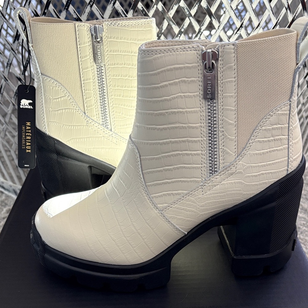 Sorel Women's Cream Ankle Boots size 9- new!